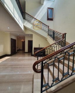 HS1608 Rumah Siap Huni MENTENG Dijual. Tanah Persegi jarang ada dikawasannya. Daerah asri dekat taman.