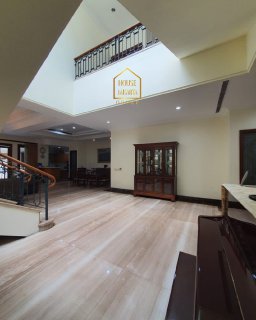 HS1608 Rumah Siap Huni MENTENG Dijual. Tanah Persegi jarang ada dikawasannya. Daerah asri dekat taman.