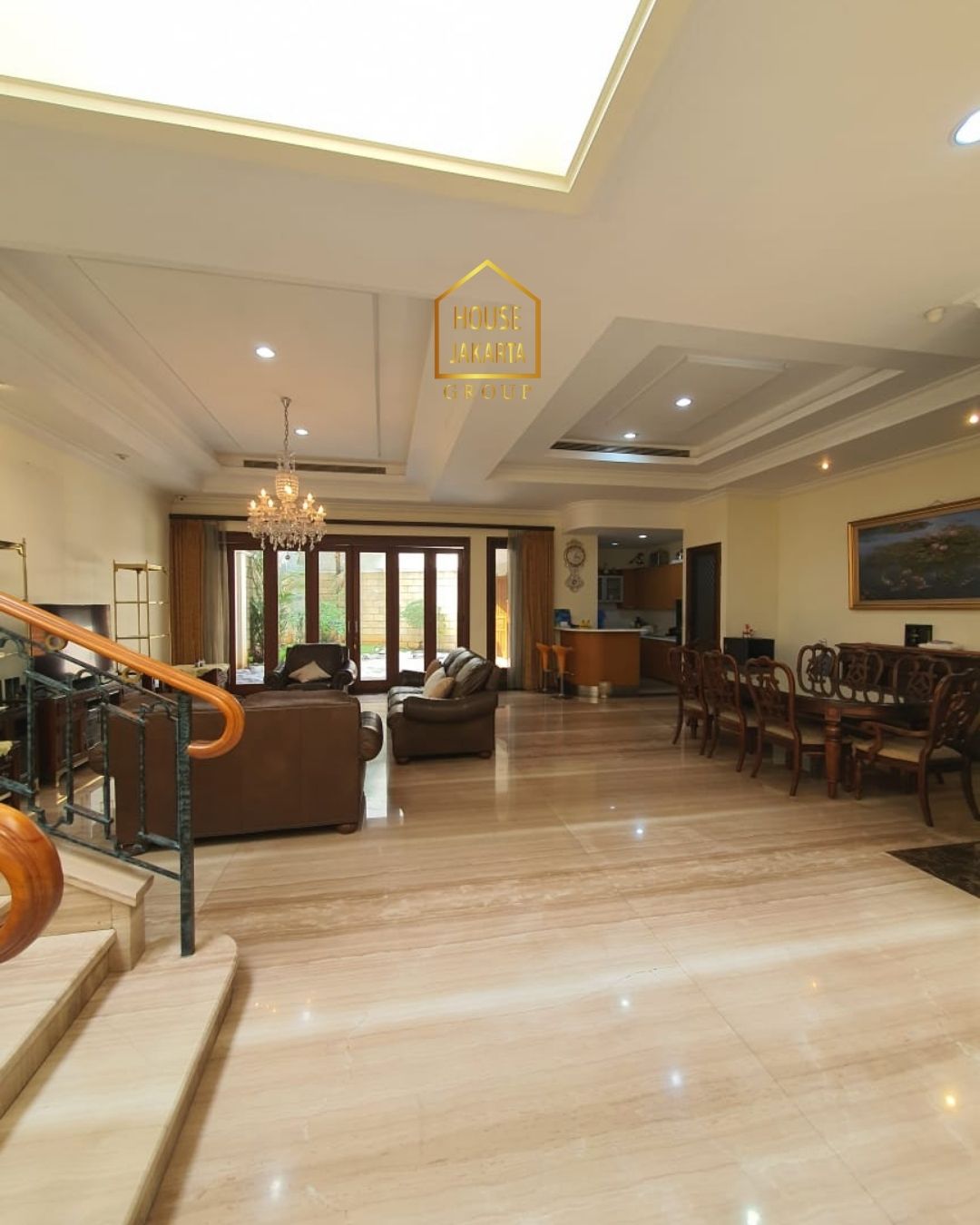 HS1608 Rumah Siap Huni MENTENG Dijual. Tanah Persegi jarang ada dikawasannya. Daerah asri dekat taman.