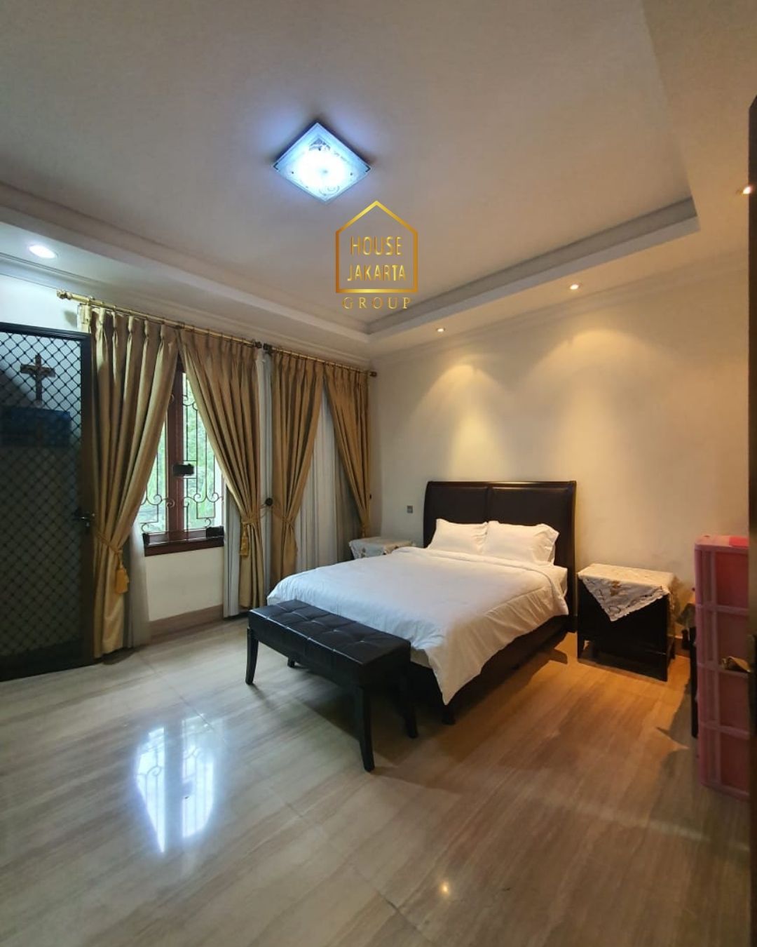 HS1608 Rumah Siap Huni MENTENG Dijual. Tanah Persegi jarang ada dikawasannya. Daerah asri dekat taman.