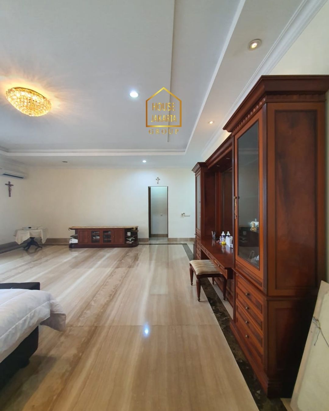 HS1608 Rumah Siap Huni MENTENG Dijual. Tanah Persegi jarang ada dikawasannya. Daerah asri dekat taman.