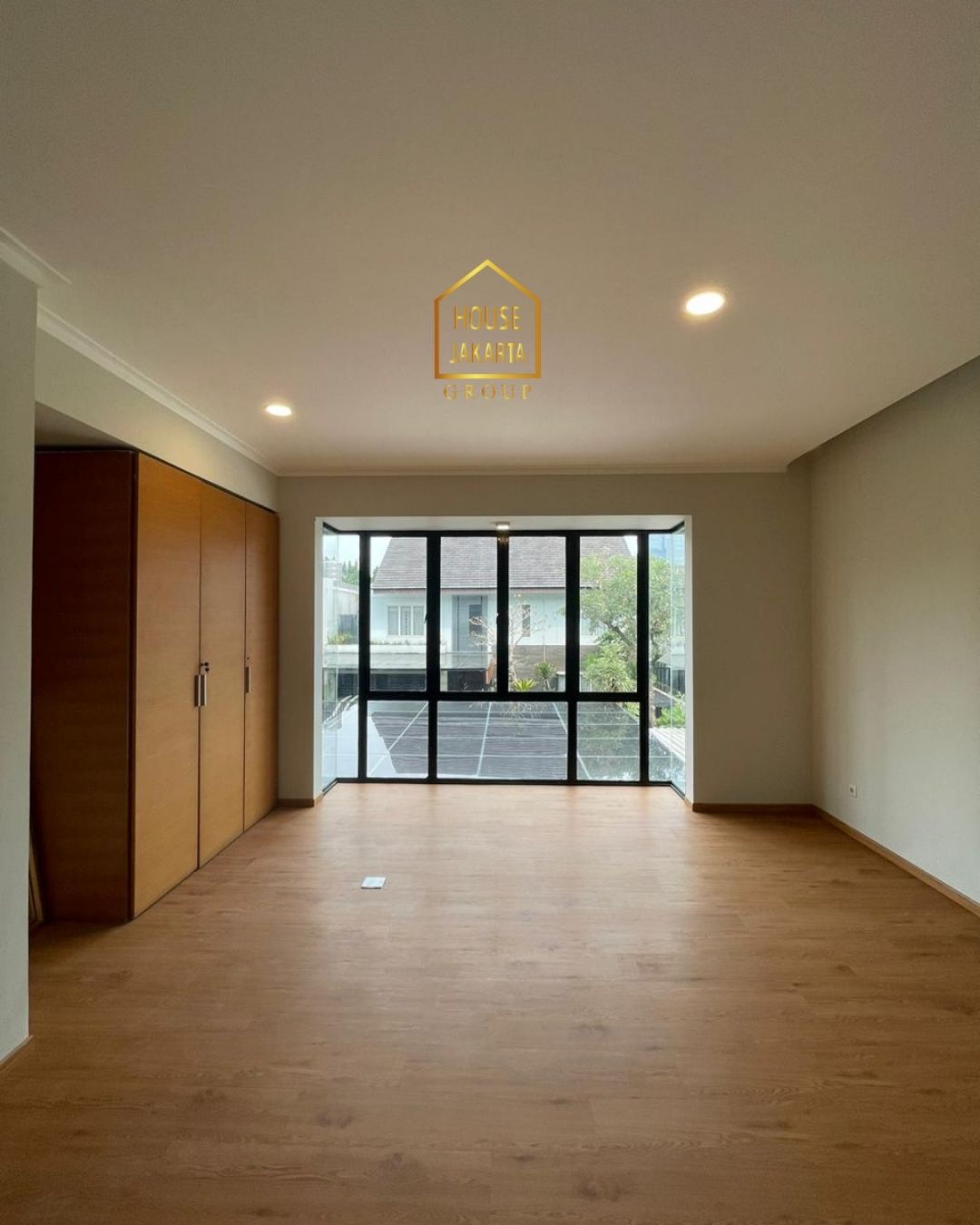 HS1610 Modern House 3 Lantai Ada Pool at CILANDAK Dalam Cluster