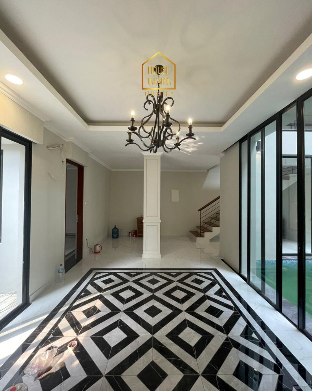 HS1610 Modern House 3 Lantai Ada Pool at CILANDAK Dalam Cluster