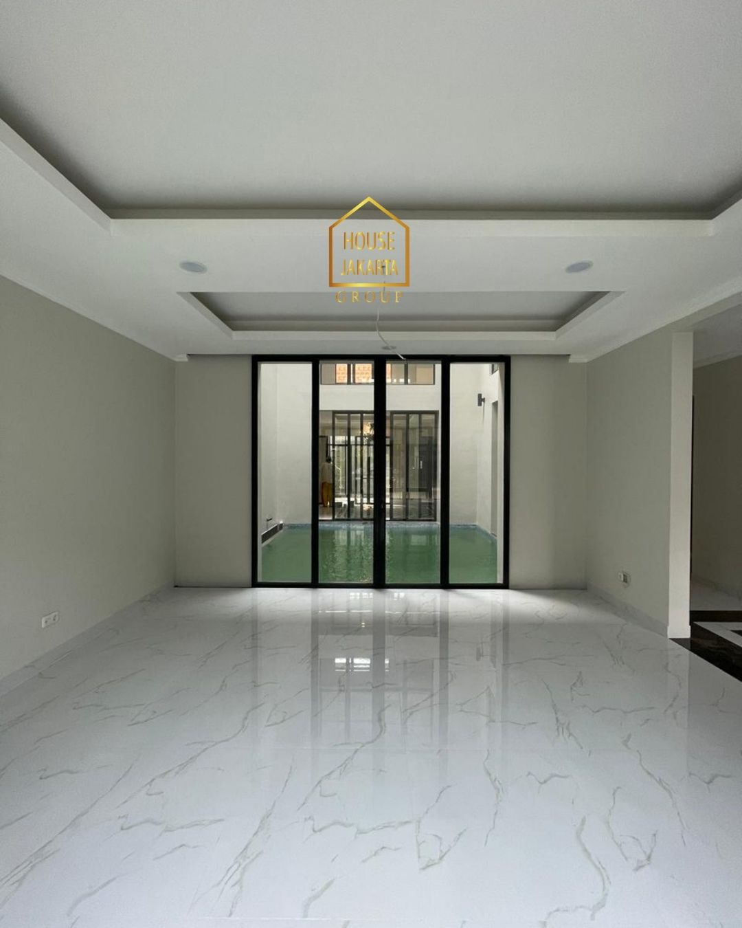 HS1610 Modern House 3 Lantai Ada Pool at CILANDAK Dalam Cluster