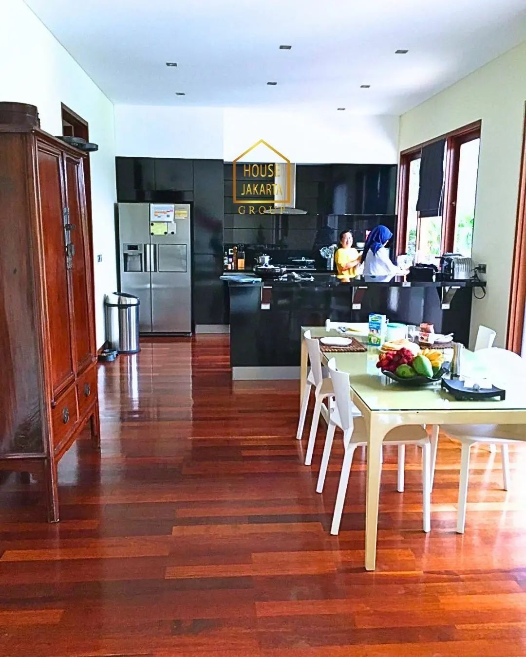 HS1611 Rumah 2 Lantai Ada Pool dan Taman Luas, Kawasan Elite, KEMANG SELATAN