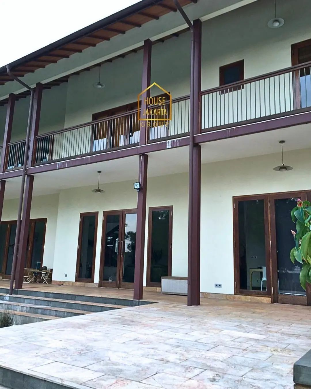 HS1611 Rumah 2 Lantai Ada Pool dan Taman Luas, Kawasan Elite, KEMANG SELATAN
