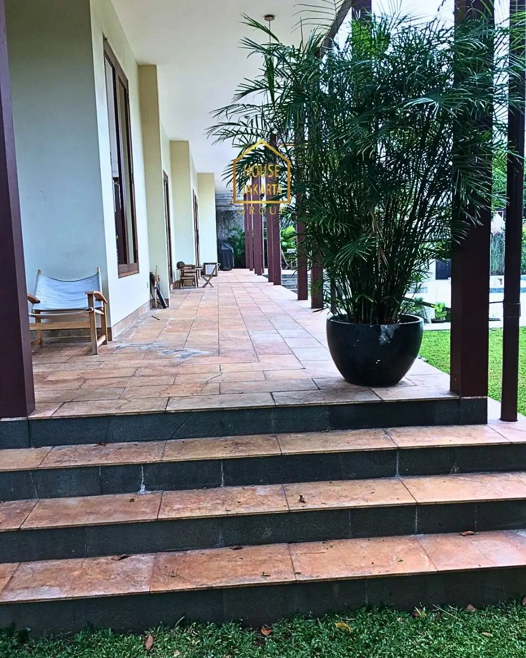 HS1611 Rumah 2 Lantai Ada Pool dan Taman Luas, Kawasan Elite, KEMANG SELATAN