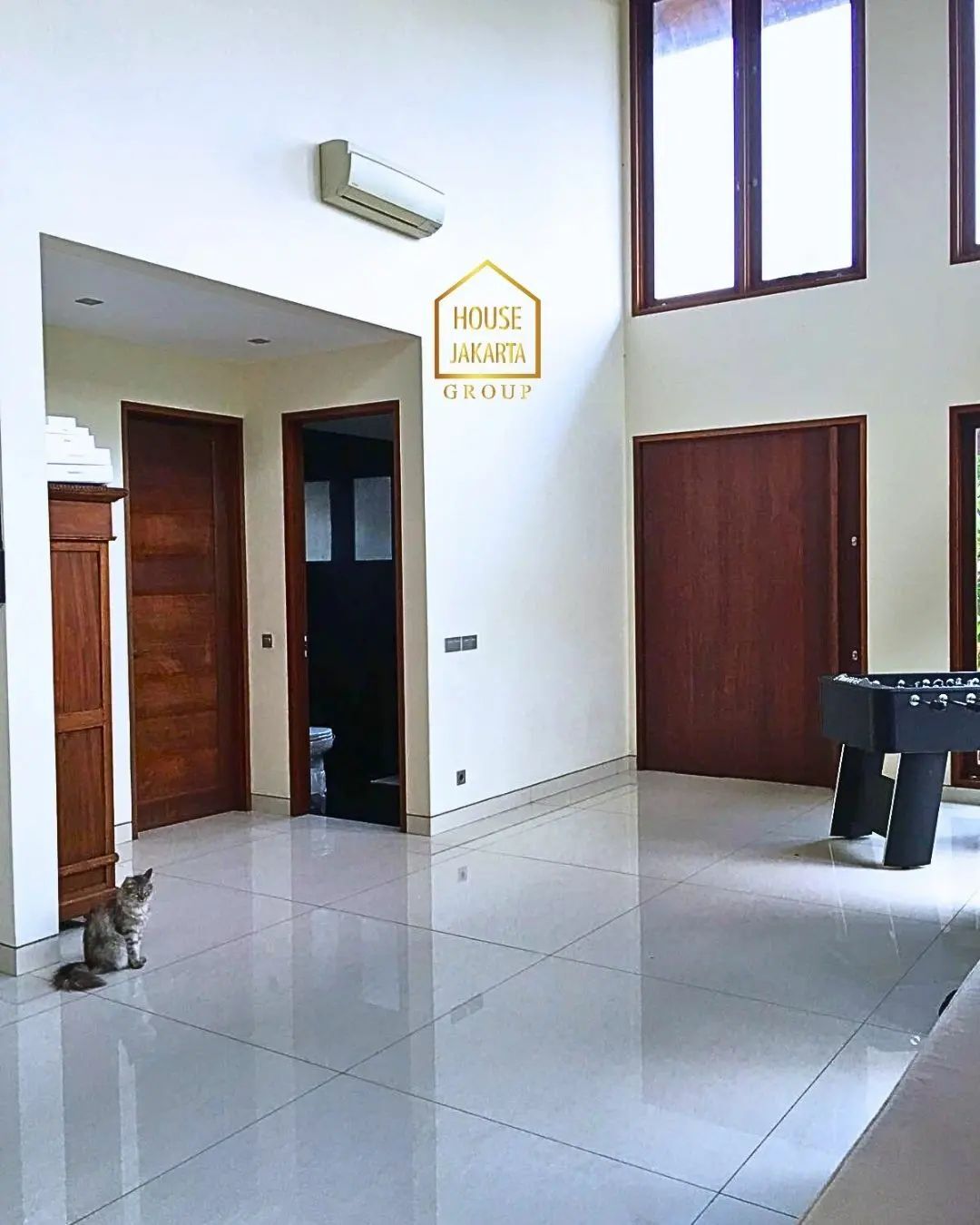 HS1611 Rumah 2 Lantai Ada Pool dan Taman Luas, Kawasan Elite, KEMANG SELATAN