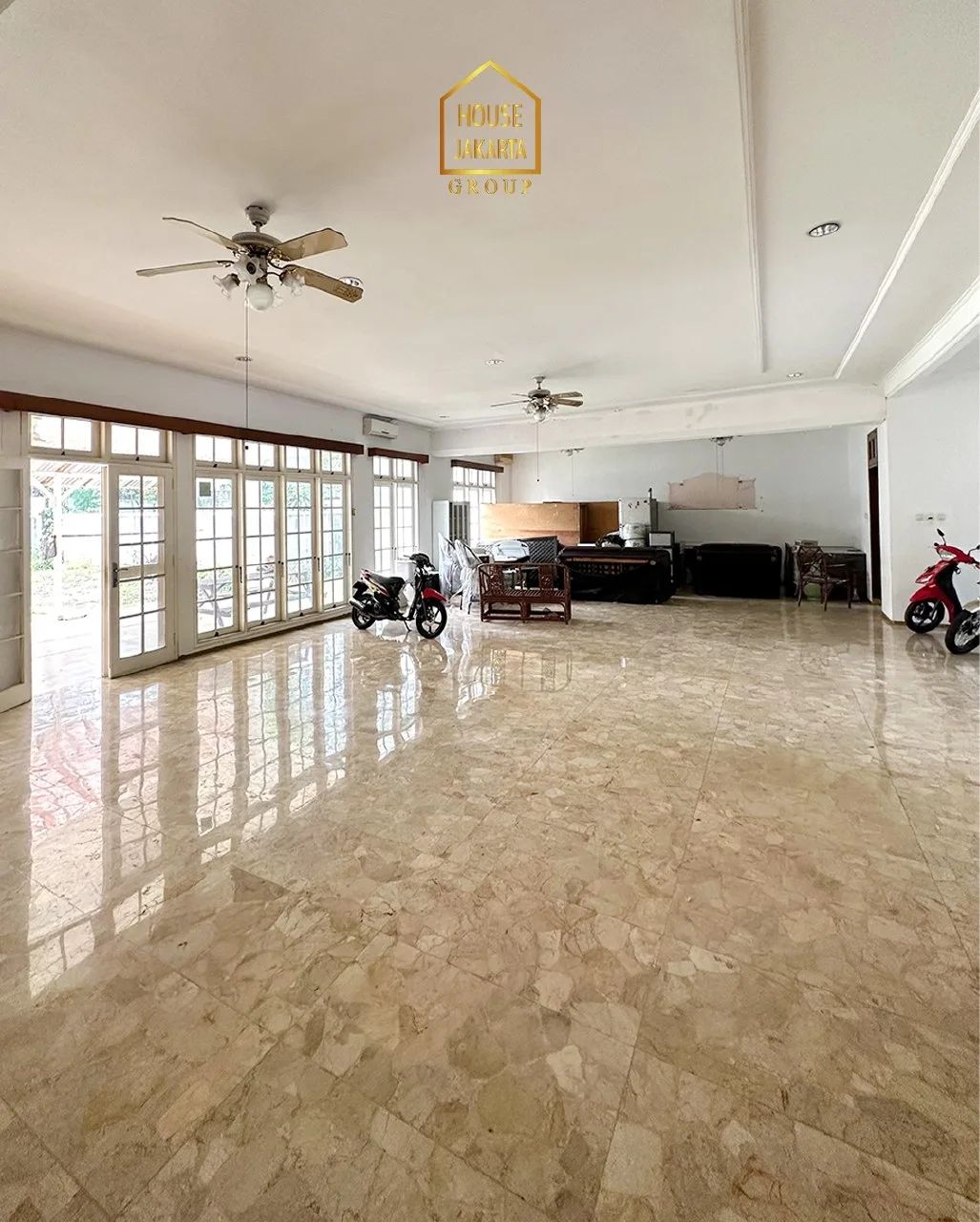 HS1613 2 Rumah Lama Ada Pool, Hitung Tanah, Jalan Lebar, Area Cluster. Jeruk Purut