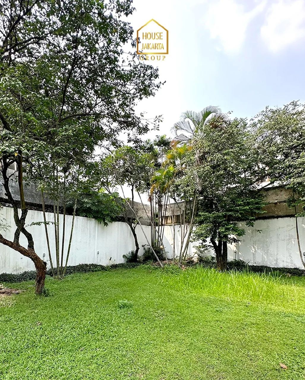 HS1613 2 Rumah Lama Ada Pool, Hitung Tanah, Jalan Lebar, Area Cluster. Jeruk Purut