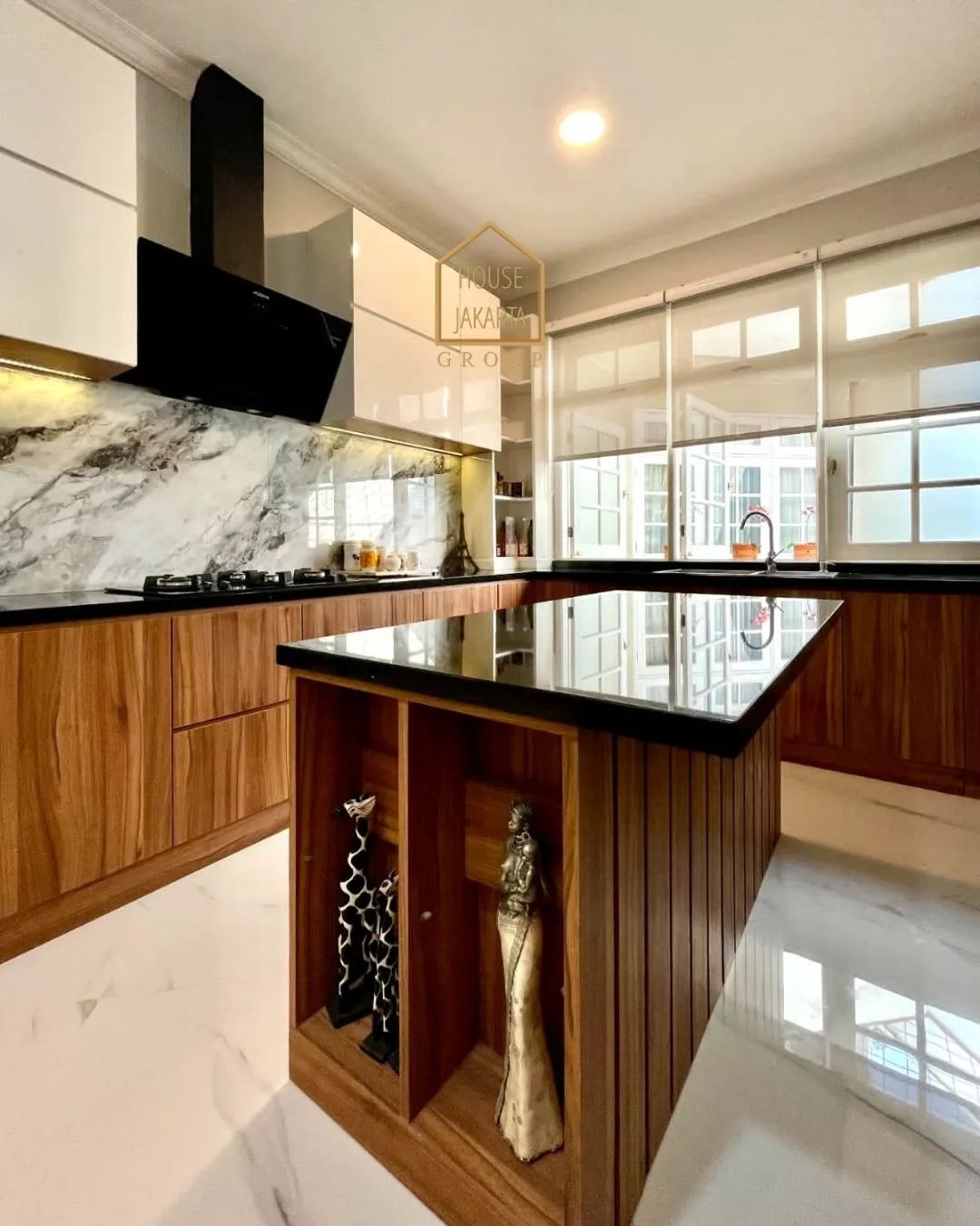 HS1614 Pejaten Barat Dekat Kemang, Bangunan Siap Huni, Semi Furnished