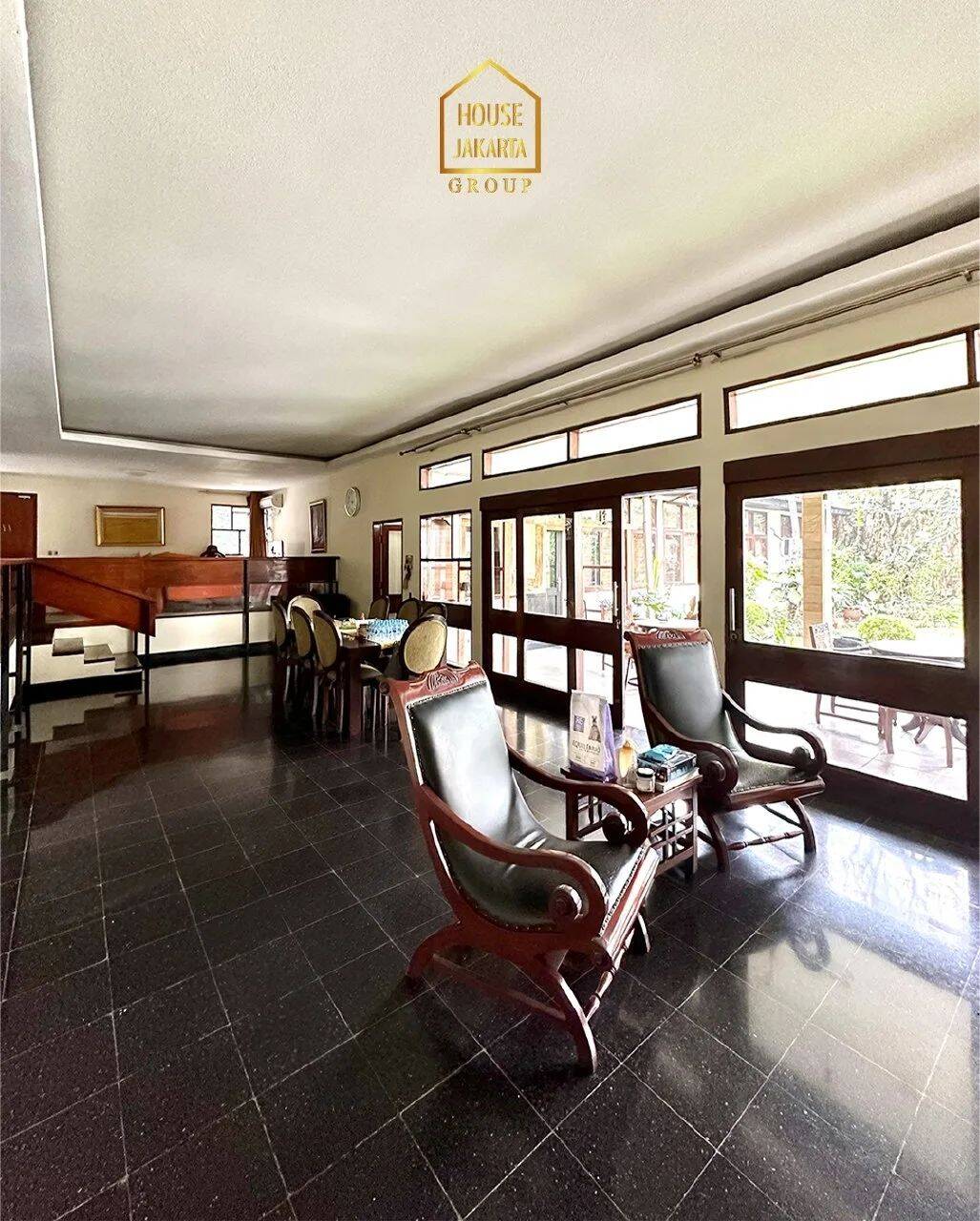 HS1615 Rumah 2 Lantai Dekat Kemang Raya, Ada Pool dan Taman Luas, Lokasi Tenang. KEMANG UTARA 