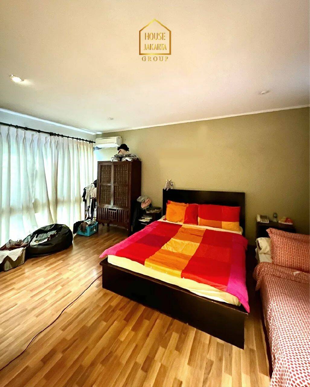 HS1615 Rumah 2 Lantai Dekat Kemang Raya, Ada Pool dan Taman Luas, Lokasi Tenang. KEMANG UTARA 