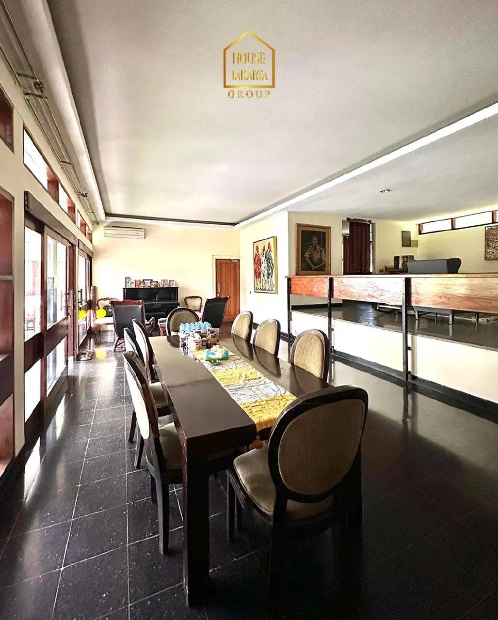 HS1615 Rumah 2 Lantai Dekat Kemang Raya, Ada Pool dan Taman Luas, Lokasi Tenang. KEMANG UTARA 