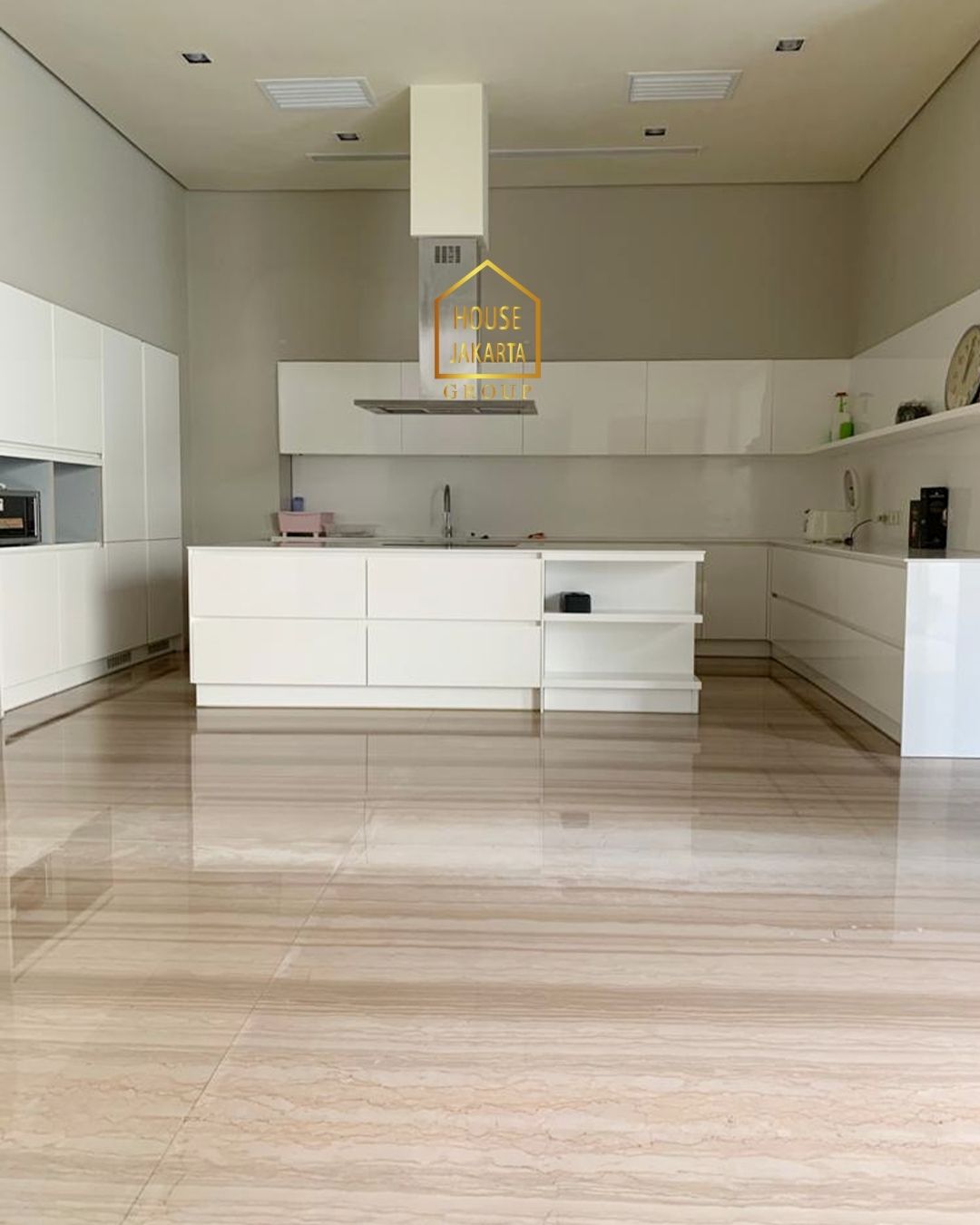 HS1618 Metro Kencana-Pondok Indah Rumah Mewah 2 Lantai dengan Pool & Taman Luas. Lingkungan Elite & Asri