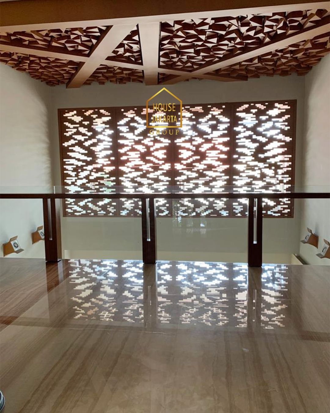 HS1618 Metro Kencana-Pondok Indah Rumah Mewah 2 Lantai dengan Pool & Taman Luas. Lingkungan Elite & Asri