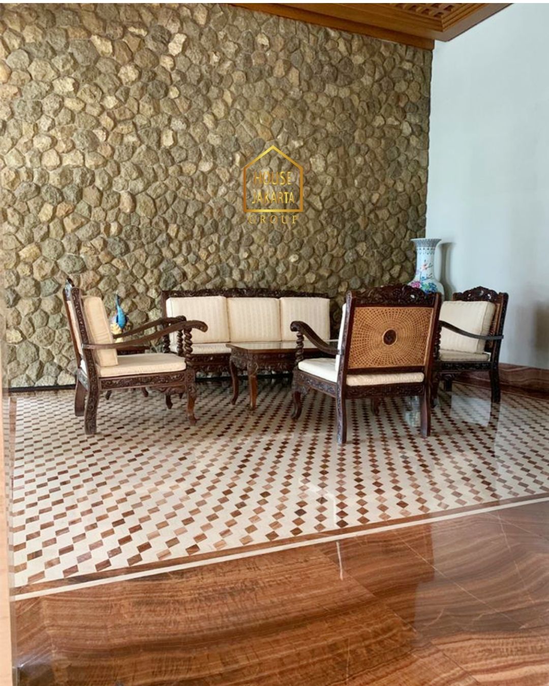 HS1618 Metro Kencana-Pondok Indah Rumah Mewah 2 Lantai dengan Pool & Taman Luas. Lingkungan Elite & Asri