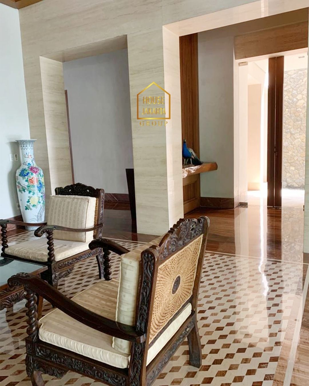 HS1618 Metro Kencana-Pondok Indah Rumah Mewah 2 Lantai dengan Pool & Taman Luas. Lingkungan Elite & Asri