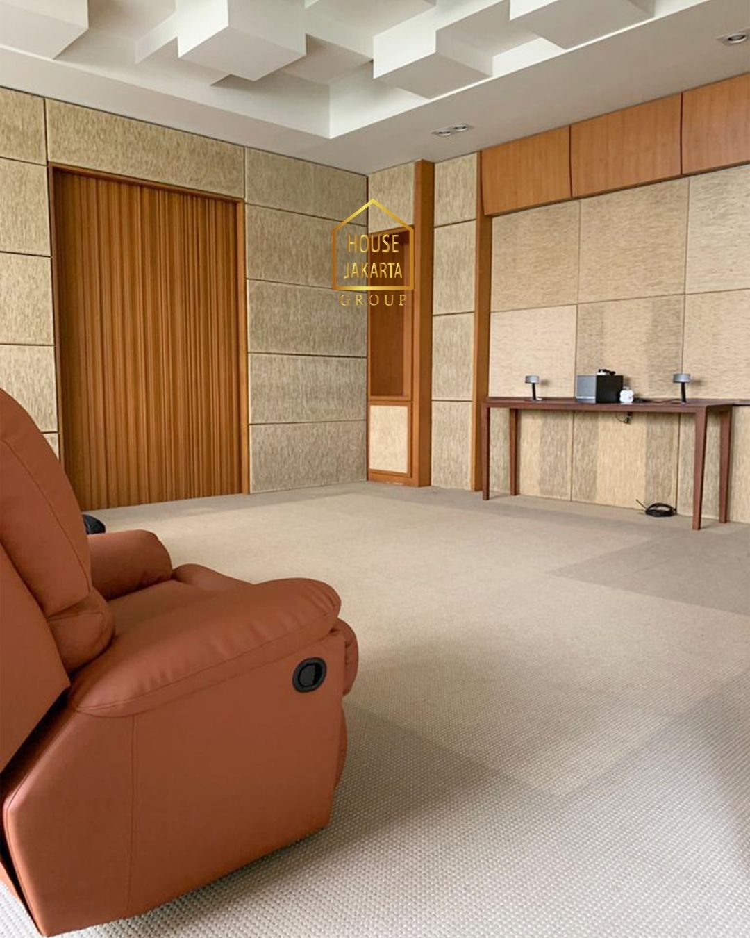 HS1618 Metro Kencana-Pondok Indah Rumah Mewah 2 Lantai dengan Pool & Taman Luas. Lingkungan Elite & Asri