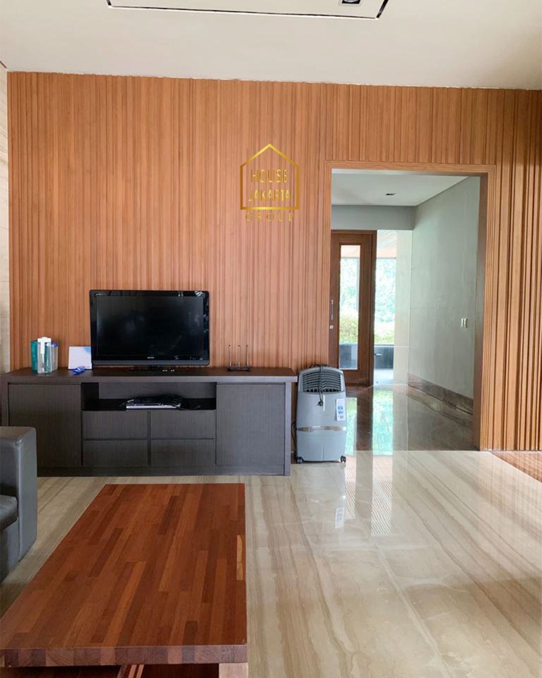 HS1618 Metro Kencana-Pondok Indah Rumah Mewah 2 Lantai dengan Pool & Taman Luas. Lingkungan Elite & Asri