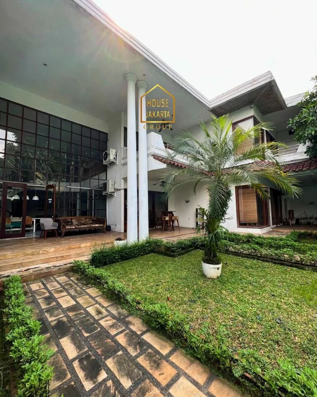 HS1621 ABDUL MAJID - CIPETE. Rumah Cocok Untuk Usaha Kantor, Cafe, Resto.  Ada Pool dan Taman Luas