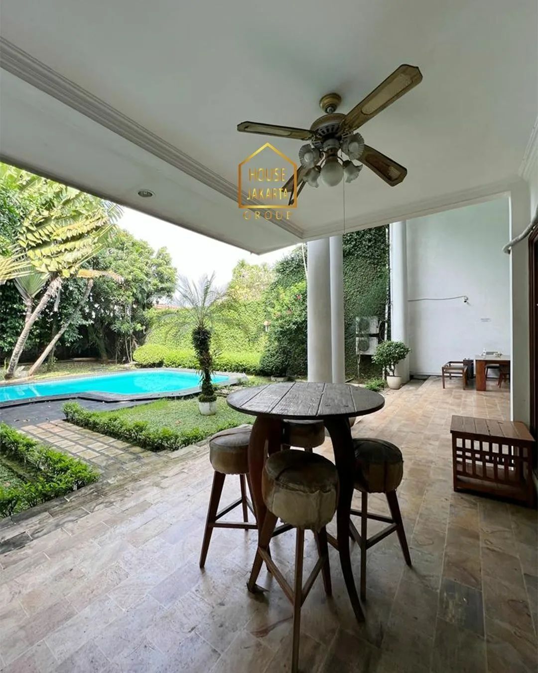 HS1621 ABDUL MAJID - CIPETE. Rumah Cocok Untuk Usaha Kantor, Cafe, Resto.  Ada Pool dan Taman Luas