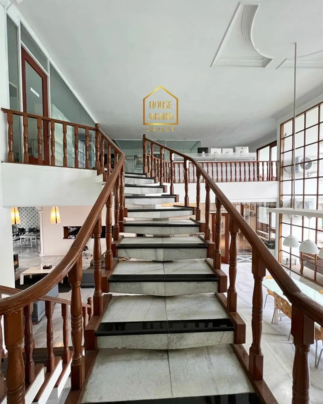 HS1621 ABDUL MAJID - CIPETE. Rumah Cocok Untuk Usaha Kantor, Cafe, Resto.  Ada Pool dan Taman Luas