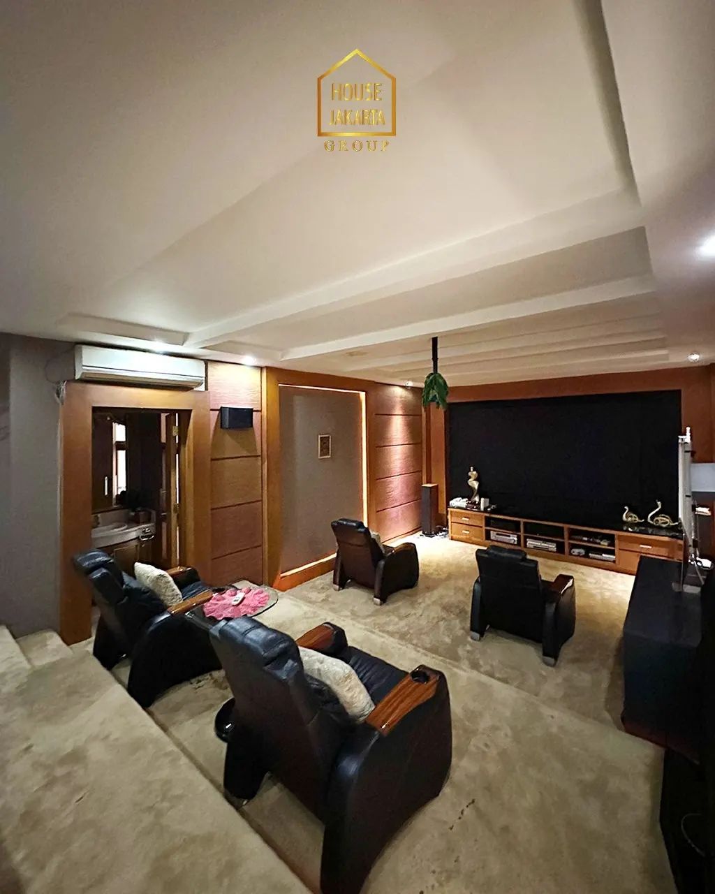 HS1626 Luxury House 3 Lantai, Marmer Impor, Ada Lift, Lokasi Elite Dekat Komplek Menteri.