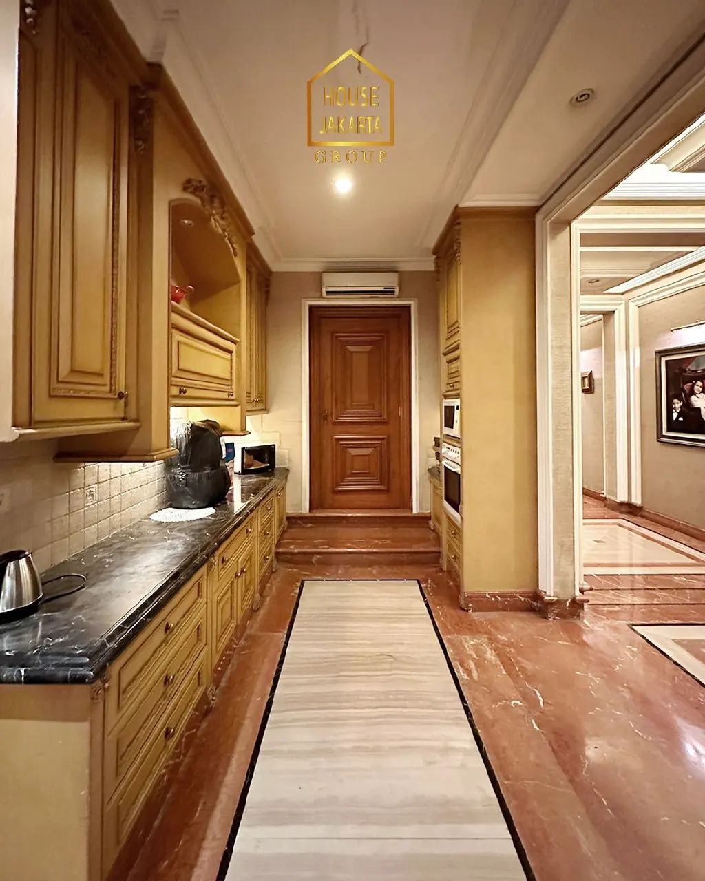 HS1626 Luxury House 3 Lantai, Marmer Impor, Ada Lift, Lokasi Elite Dekat Komplek Menteri.