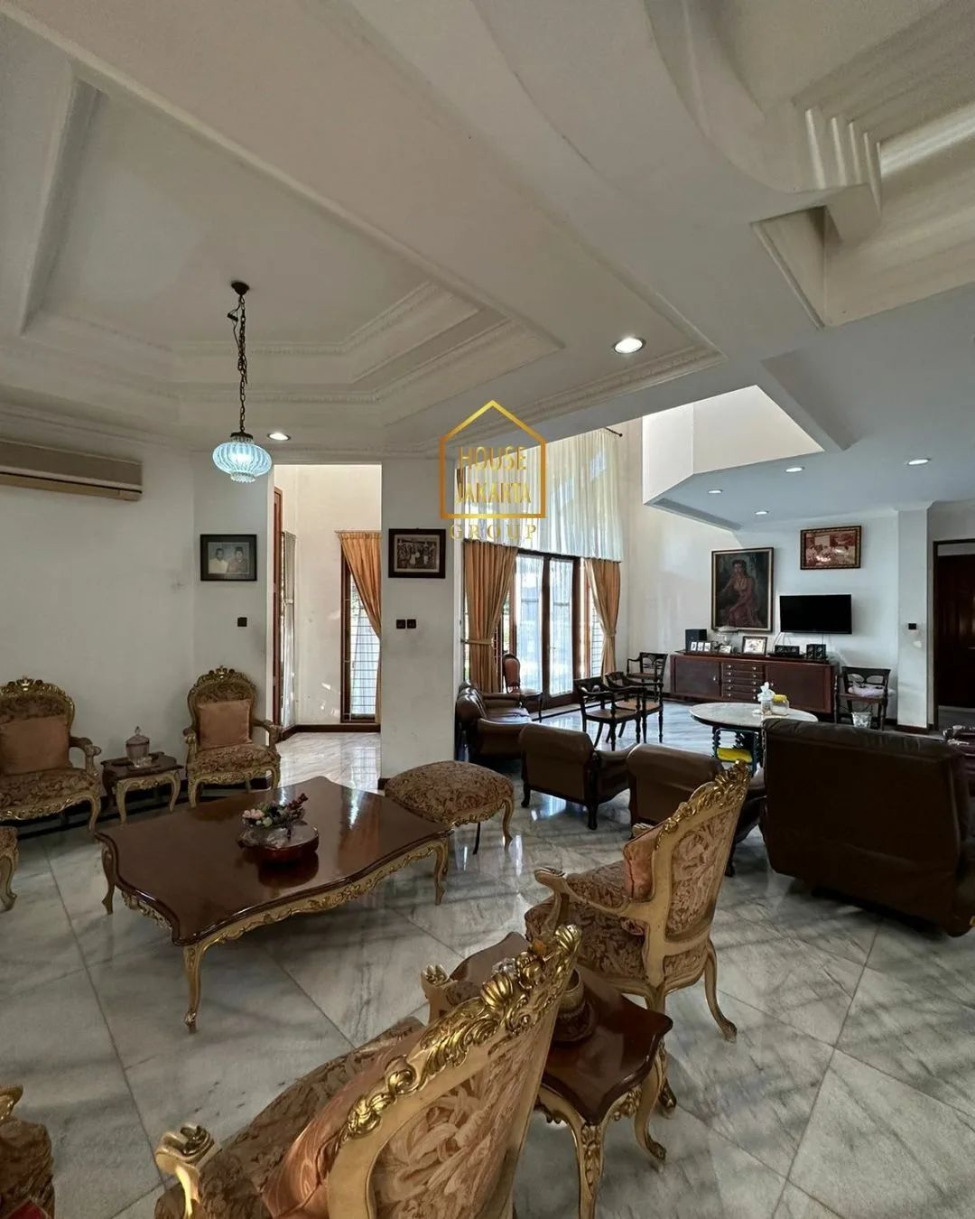 HS1638 Rumah Siap Huni 2 Lantai Dalam Komplek, Lingkungan Tenang, Ada Pool