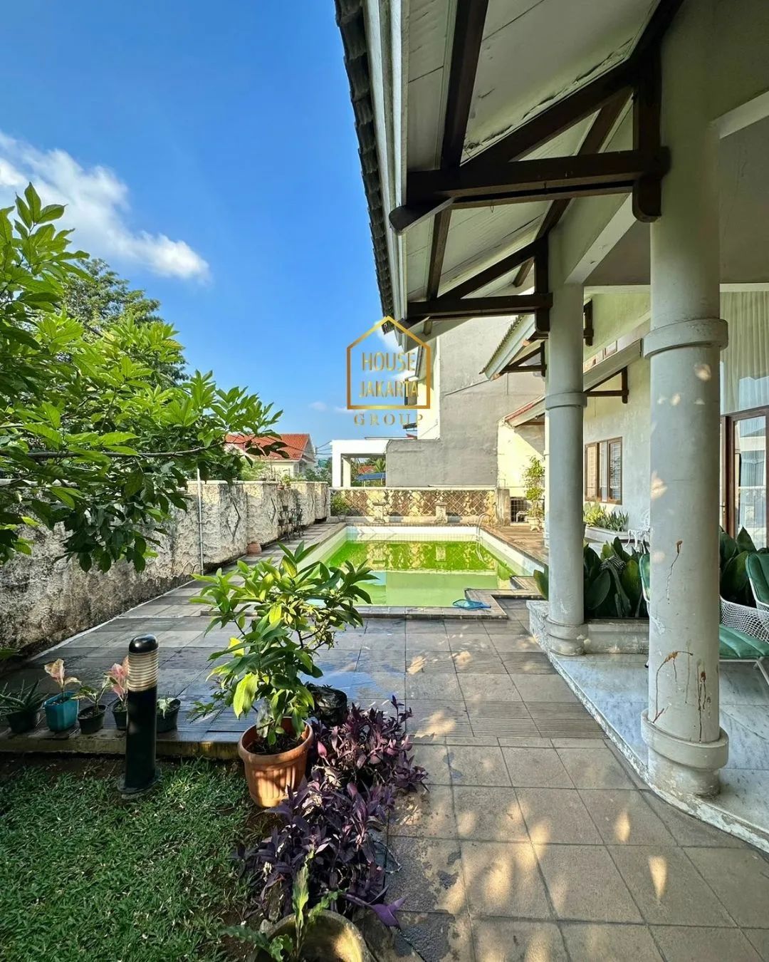 HS1638 Rumah Siap Huni 2 Lantai Dalam Komplek, Lingkungan Tenang, Ada Pool