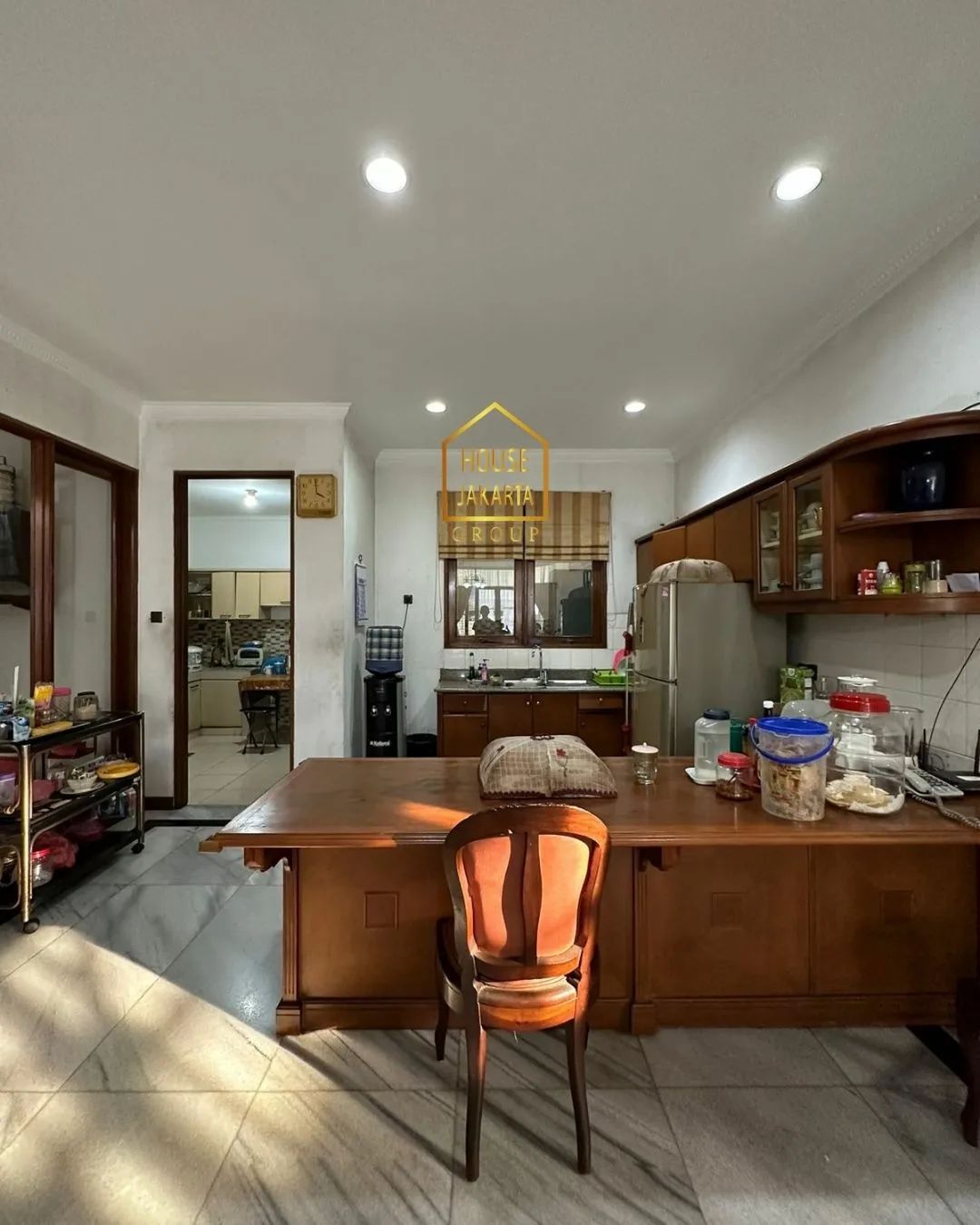 HS1638 Rumah Siap Huni 2 Lantai Dalam Komplek, Lingkungan Tenang, Ada Pool