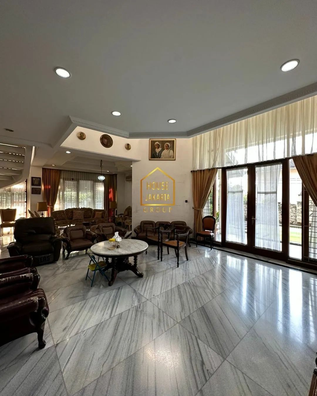 HS1638 Rumah Siap Huni 2 Lantai Dalam Komplek, Lingkungan Tenang, Ada Pool