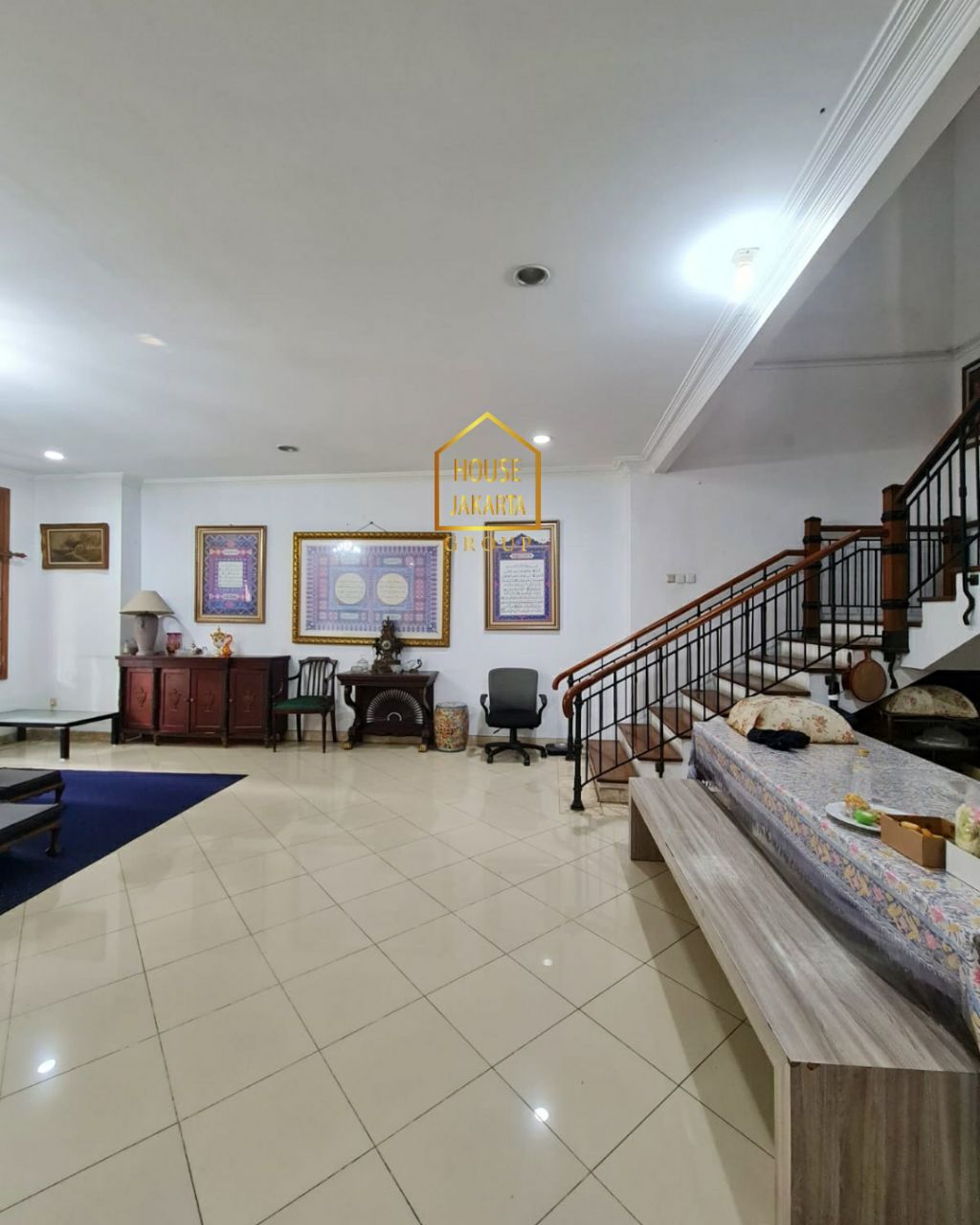 HS1639 Rumah Bagus Siap Huni, Lokasi Strategis & Tenang, Jalan Lebar. One Gate System