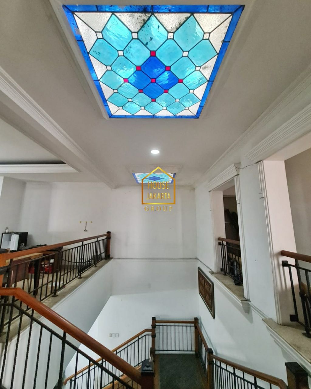 HS1639 Rumah Bagus Siap Huni, Lokasi Strategis & Tenang, Jalan Lebar. One Gate System