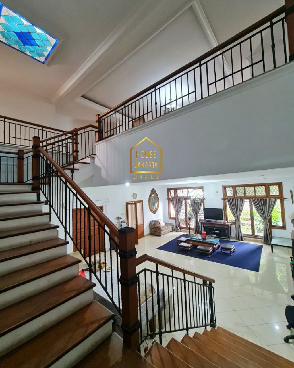 HS1639 Rumah Bagus Siap Huni, Lokasi Strategis & Tenang, Jalan Lebar. One Gate System