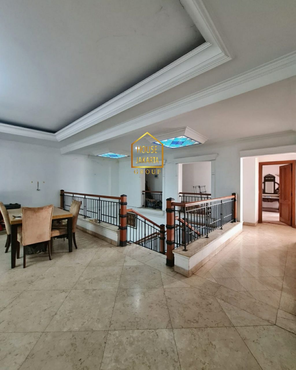 HS1639 Rumah Bagus Siap Huni, Lokasi Strategis & Tenang, Jalan Lebar. One Gate System