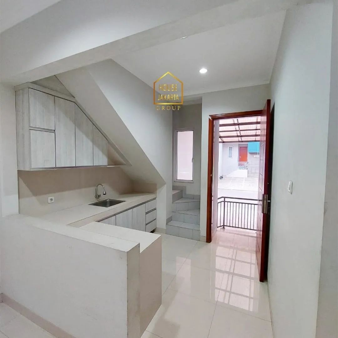 HS1640 Rumah Brand New 2 Lantai dalam TOWN HOUSE. Area Nyaman, Tenang dan Asri