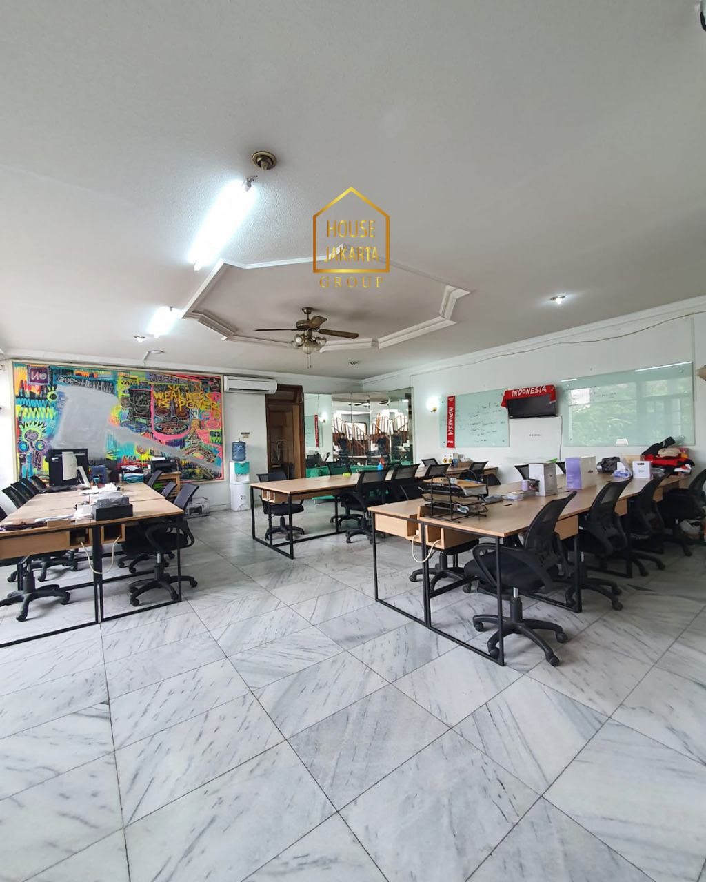 HS1645 Rumah 2 Lantai, Bisa Untuk Hunian dan Kantor. Ada Pool. Jalan Lebar & Bebas Banjir.