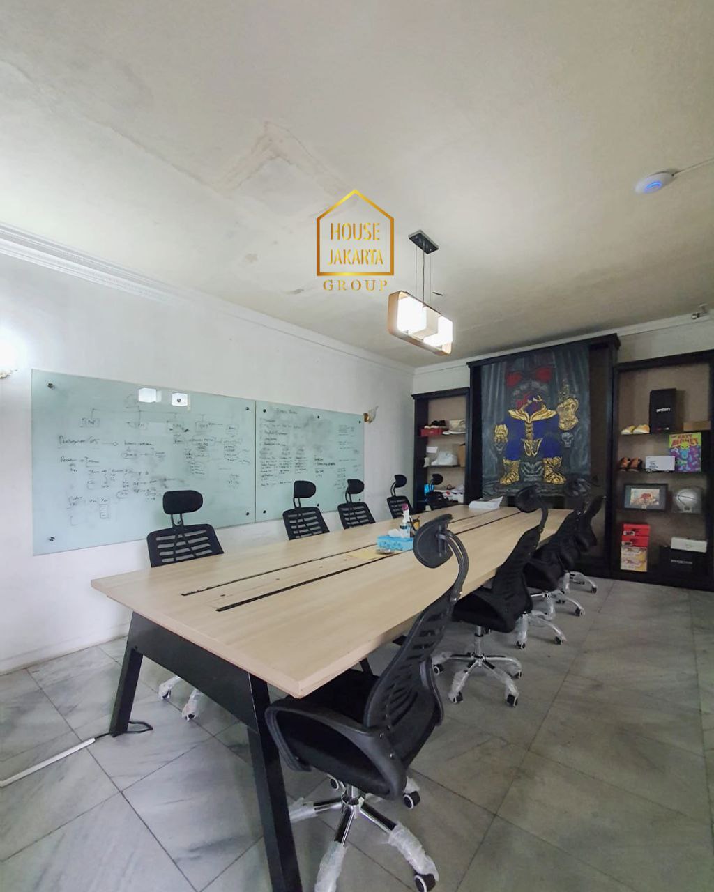 HS1645 Rumah 2 Lantai, Bisa Untuk Hunian dan Kantor. Ada Pool. Jalan Lebar & Bebas Banjir.