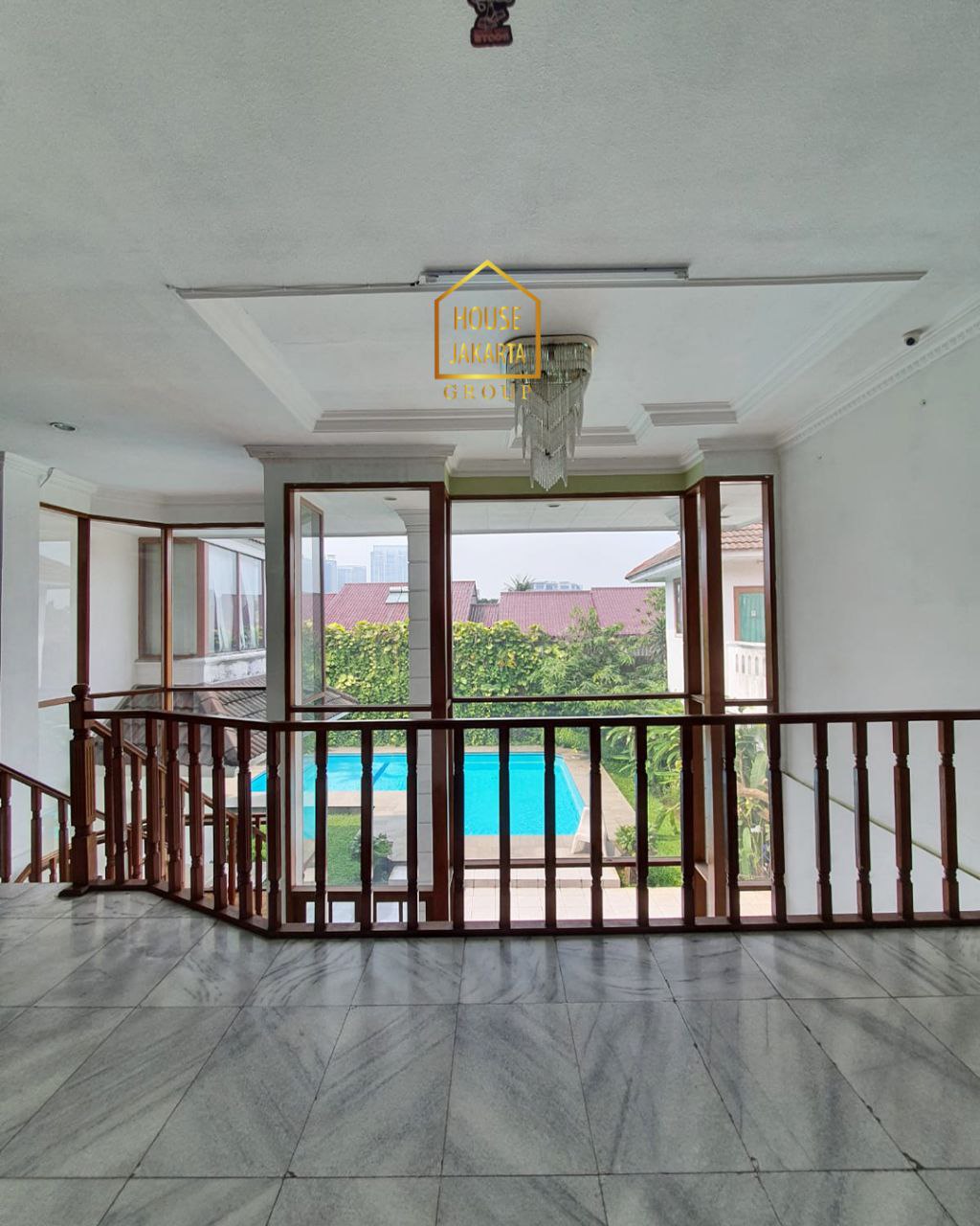 HS1645 Rumah 2 Lantai, Bisa Untuk Hunian dan Kantor. Ada Pool. Jalan Lebar & Bebas Banjir.