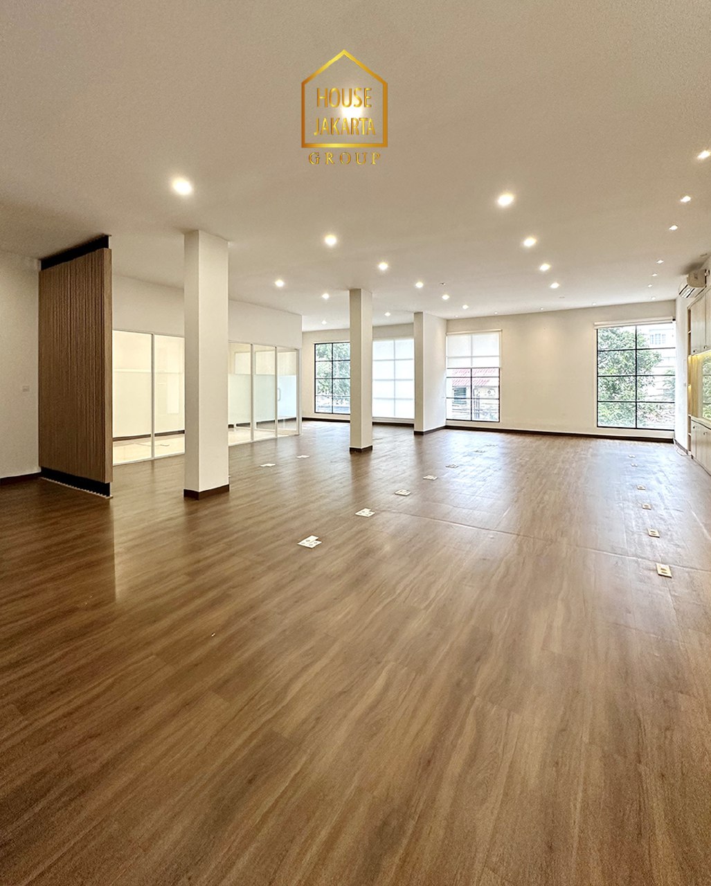 CS1650 Tiga Ruko Gandeng Pinggir Jalan Raya. Limited & Murah. Bisa Untuk Usaha, Resto, Cafe, & Klinik 