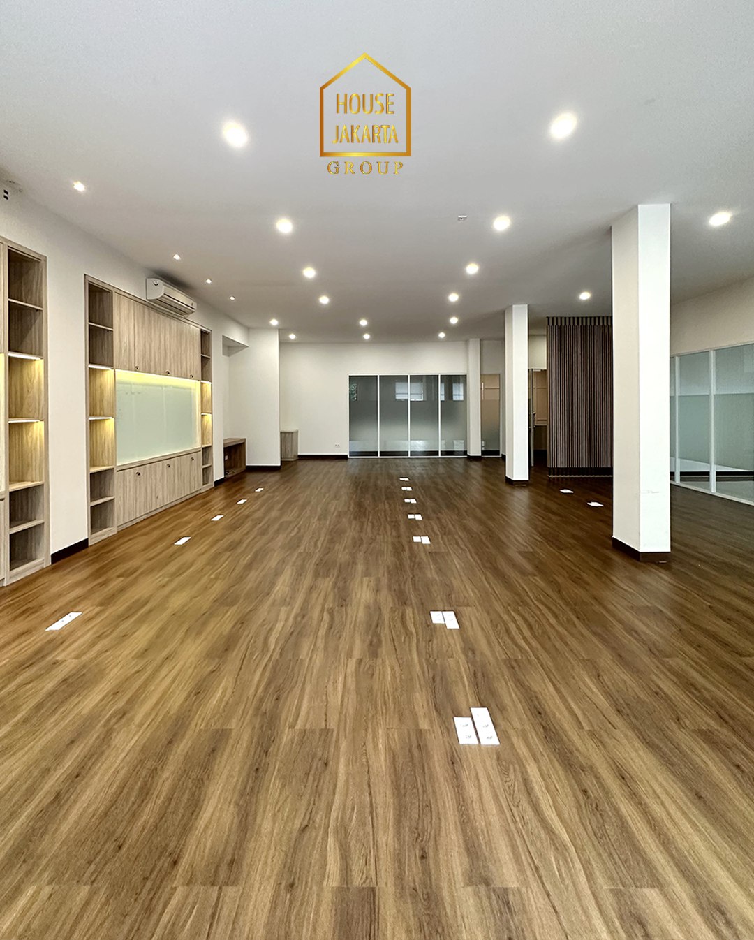 CS1650 Tiga Ruko Gandeng Pinggir Jalan Raya. Limited & Murah. Bisa Untuk Usaha, Resto, Cafe, & Klinik 