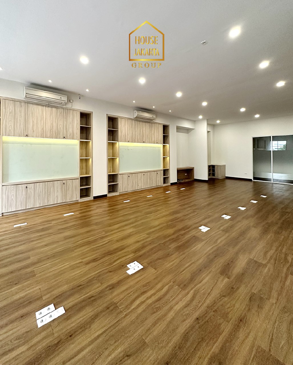 CS1650 Tiga Ruko Gandeng Pinggir Jalan Raya. Limited & Murah. Bisa Untuk Usaha, Resto, Cafe, & Klinik 