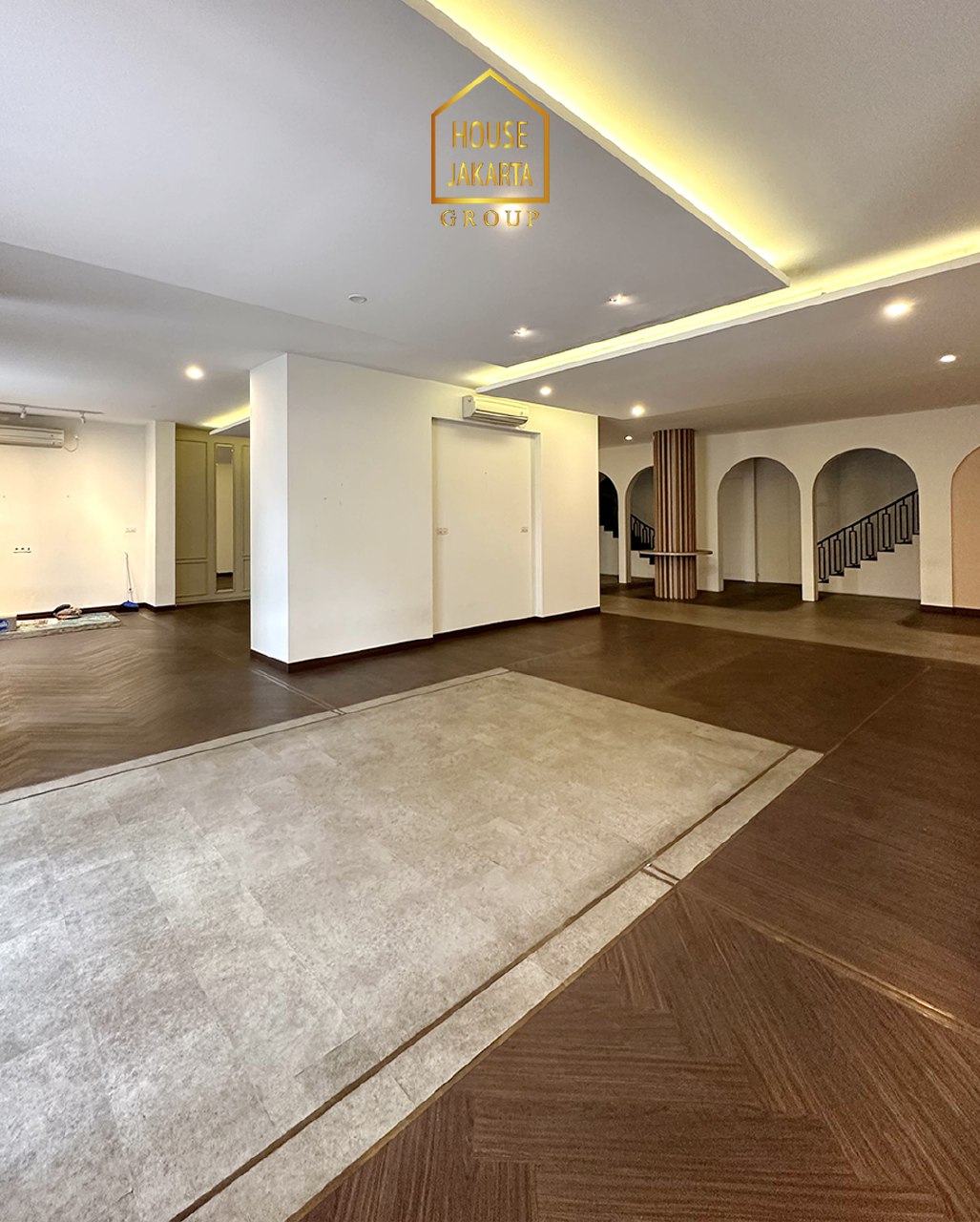 CS1650 Tiga Ruko Gandeng Pinggir Jalan Raya. Limited & Murah. Bisa Untuk Usaha, Resto, Cafe, & Klinik 