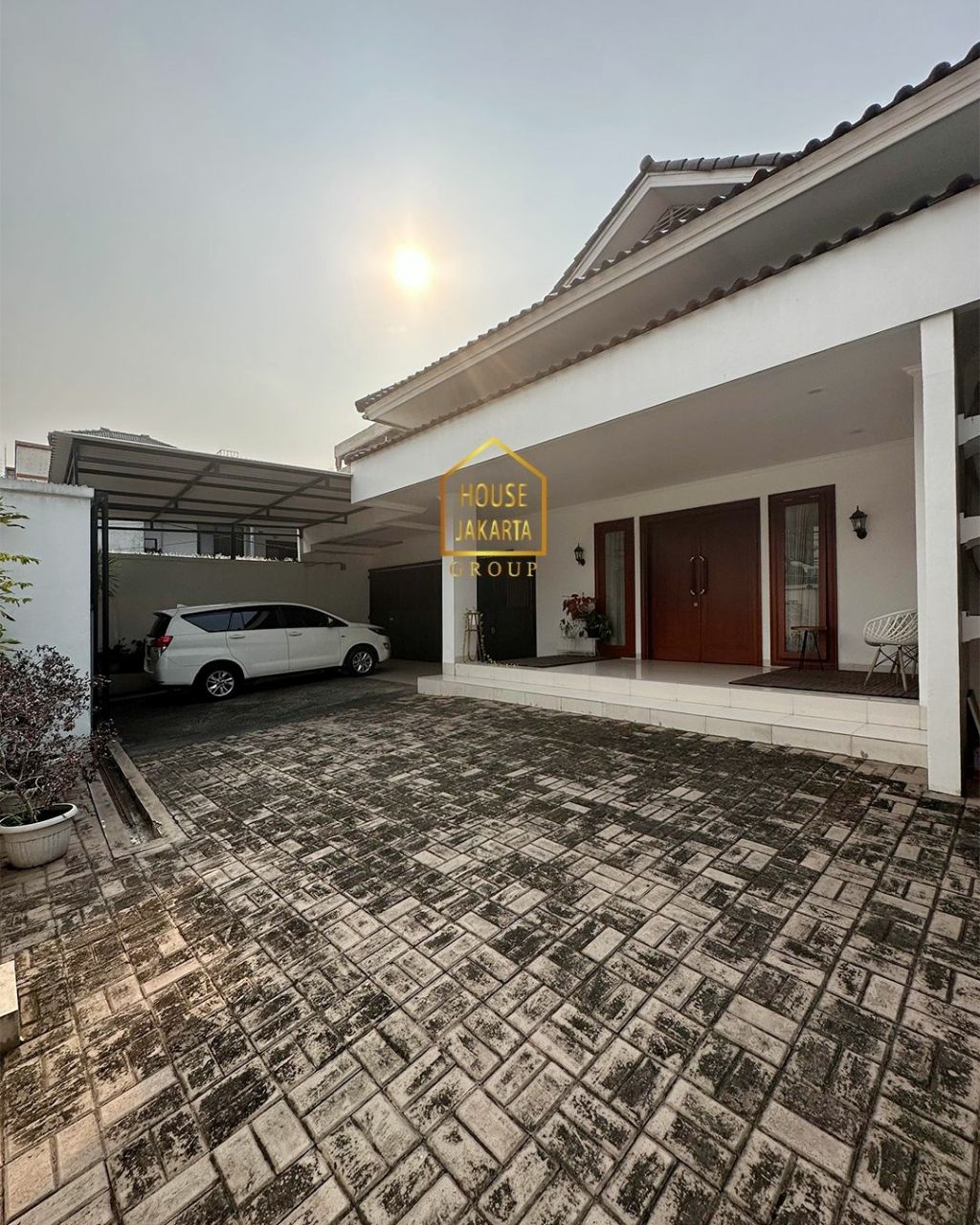 HS1651 Rumah Siap Huni 1 Lantai di Komersil Area. Cocok untuk Cafe, Resto, dan Kantor