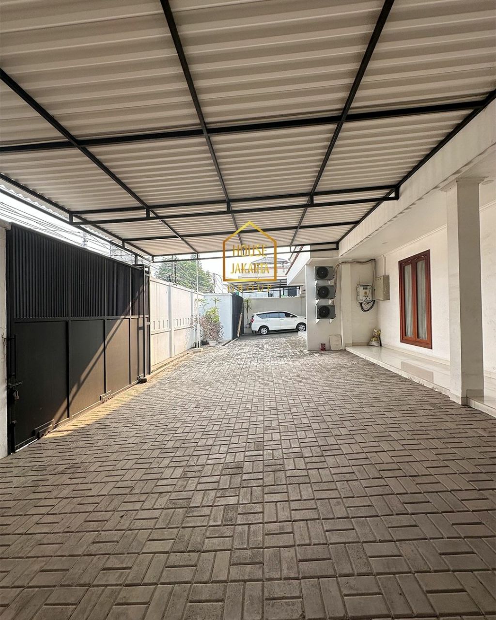 HS1651 Rumah Siap Huni 1 Lantai di Komersil Area. Cocok untuk Cafe, Resto, dan Kantor