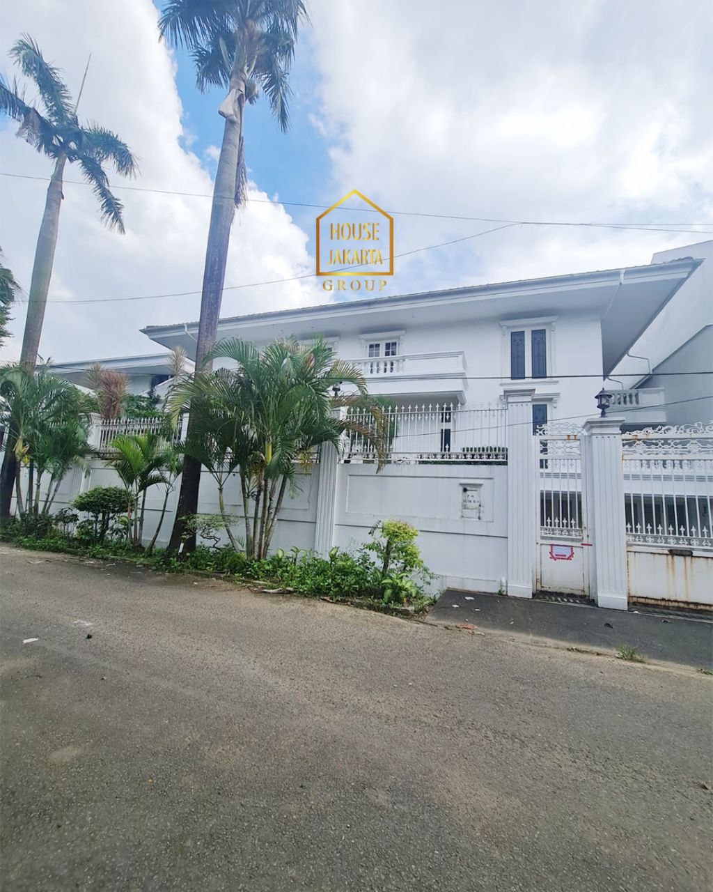HS1658 Rumah 2 Lantai. Lingkungan Tenang, Elite, & Asri. Tidak Tusuk Sate. Lokasi Bagus