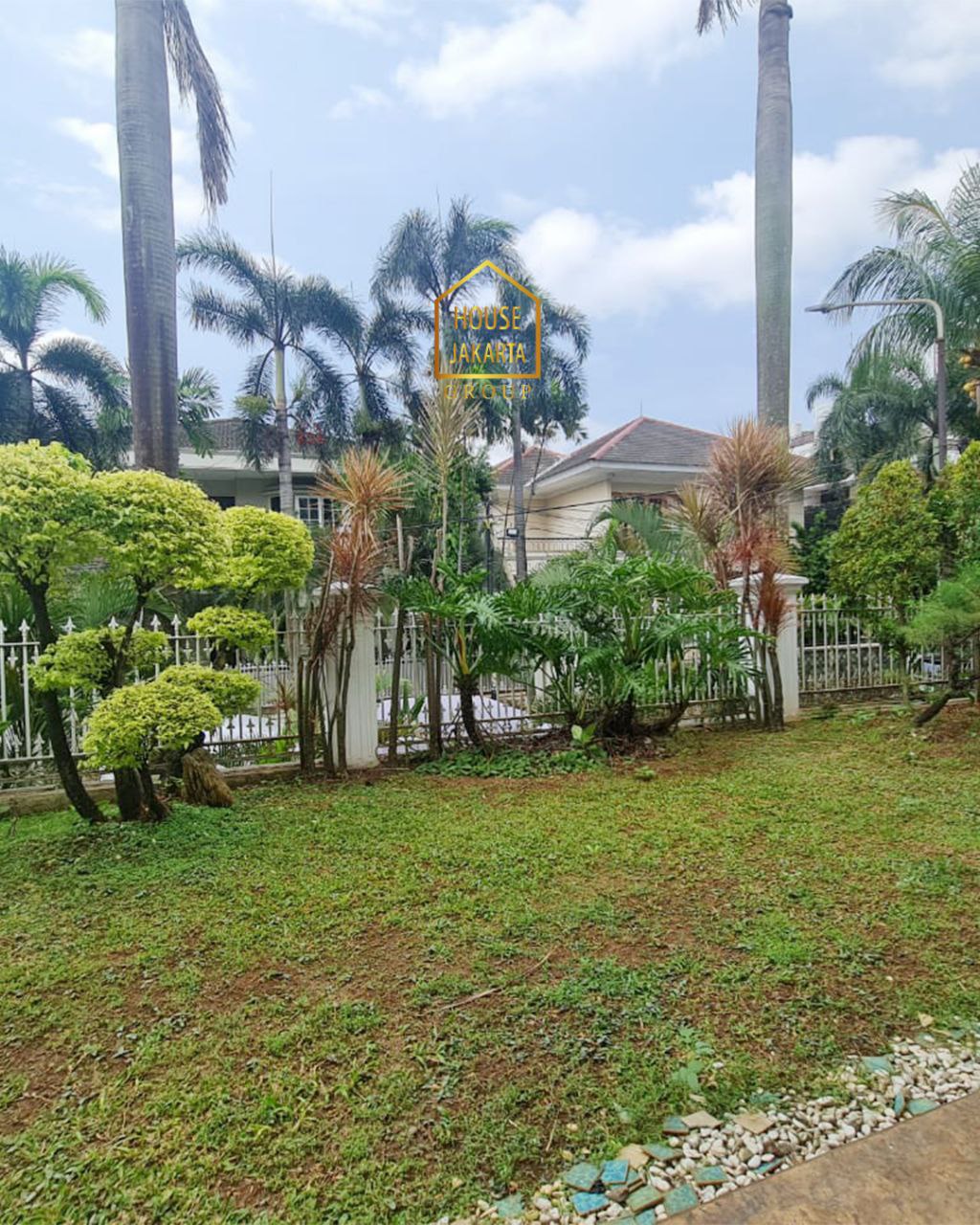 HS1658 Rumah 2 Lantai. Lingkungan Tenang, Elite, & Asri. Tidak Tusuk Sate. Lokasi Bagus