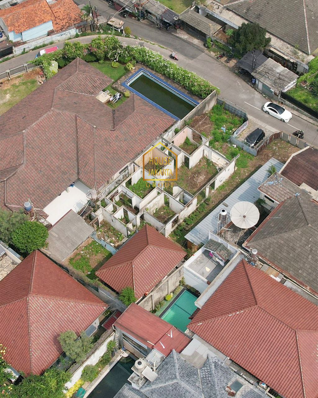 LS1659 Tanah Persegi Hadap Barat. Lingkungan Rindang, Elite, & Rindang. Jalan Lebar